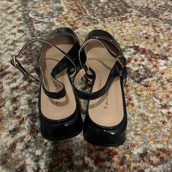 Tahari Navy Blue Patent Leather Women's Shoes - Picture 3 of 5
